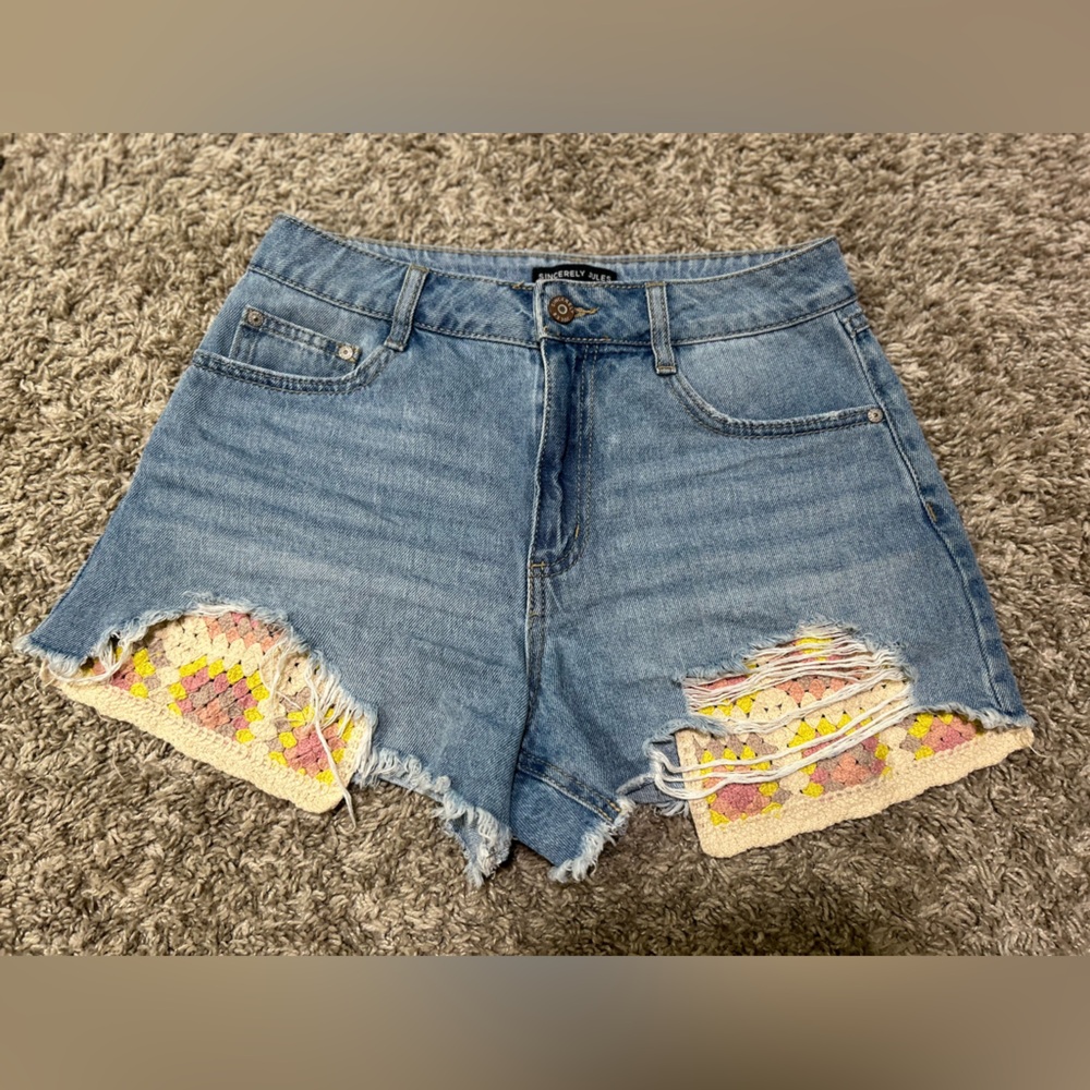 Denim Shorts with knitted pockets